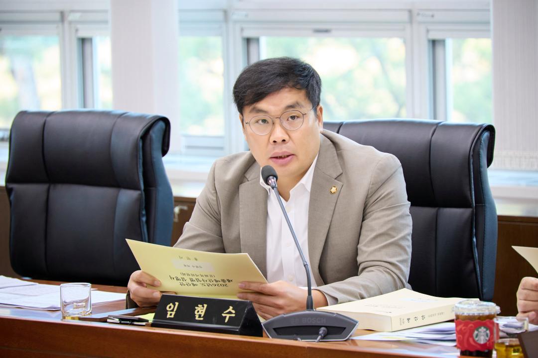 '상임위원회별 제2차 회의(제297회 제2차 정례회)' 게시글의 사진(44) '20251202 상임위위원회별 제2차 회의(제297회 제2차 정례회)-097.jpg'