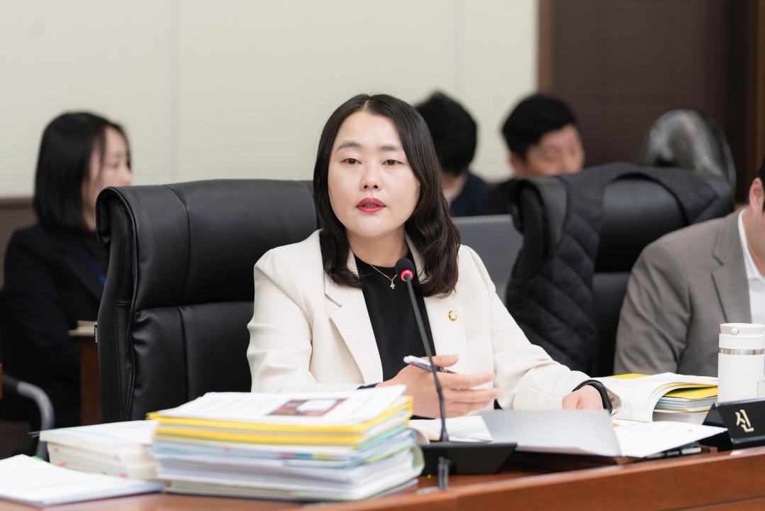 '행정사무감사 5일차 (제297회 제2차 정례회)' 게시글의 사진(22) '20251121 행정사무감사 5일차 (제297회 제2차 정례회) N_-62.JPG'