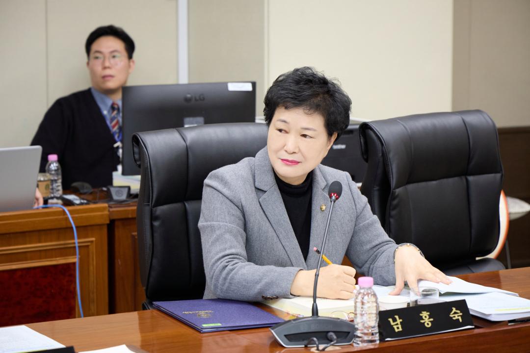 '상임위위원회별 제1차 회의 ( 제297회 임시회 )' 게시글의 사진(33) '20251218 상임위원회별 제1차 회의(제298회 임시회 )-20.jpg'