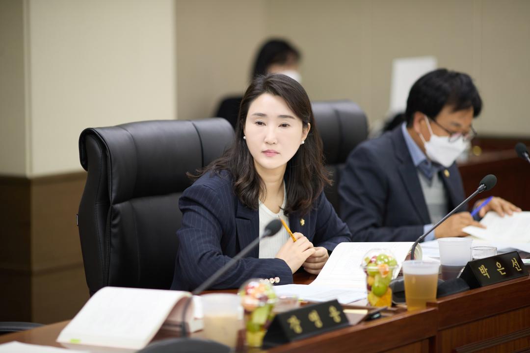 '행정사무감사 8일차 (제297회 제2차 정례회)' 게시글의 사진(95) '20251124 행정사무감사 8일차 (제297회 제2차 정례회)-067.jpg'