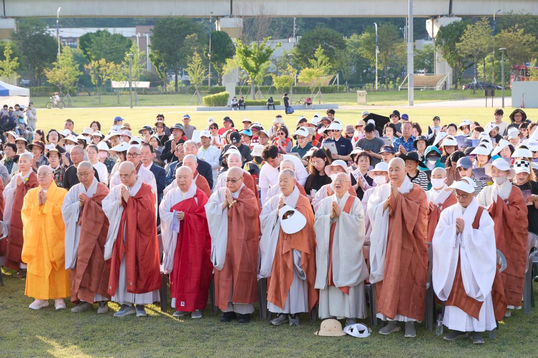 '불기2570(2026)년 부처님 오신날 용인시민연등축제' 게시글의 사진(14) '20260517 불기2570(2026)년 부처님 오신날 용인시민연등축제-039.jpg'