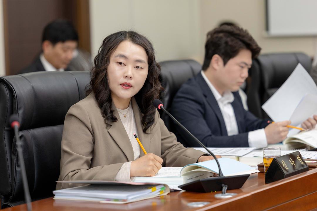 '상임위위원회별 제2차 회의( 제302회 임시회 )' 게시글의 사진(52) '20260408 제302회 임시회 상임위원회 회의 (10).jpg'