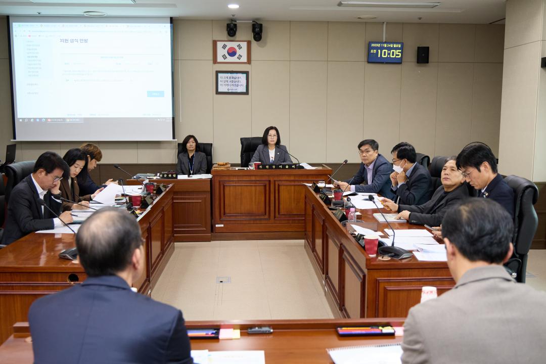 '행정사무감사 8일차 (제297회 제2차 정례회)' 게시글의 사진(21) '20251124 행정사무감사 8일차 (제297회 제2차 정례회)-032.jpg'