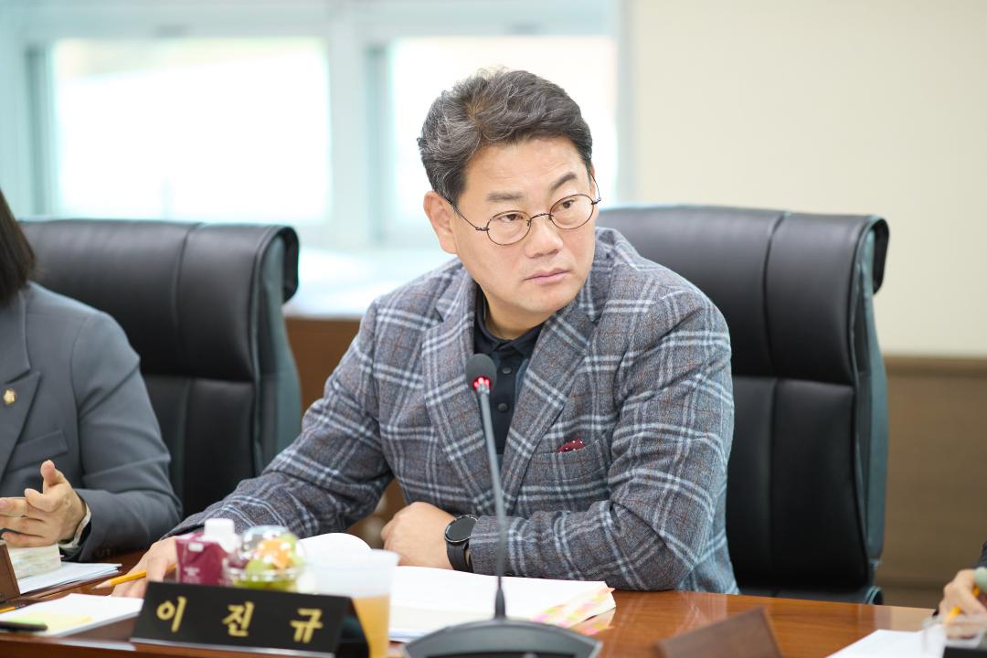 '행정사무감사 8일차 (제297회 제2차 정례회)' 게시글의 사진(111) '20251124 행정사무감사 8일차 (제297회 제2차 정례회)-097.jpg'