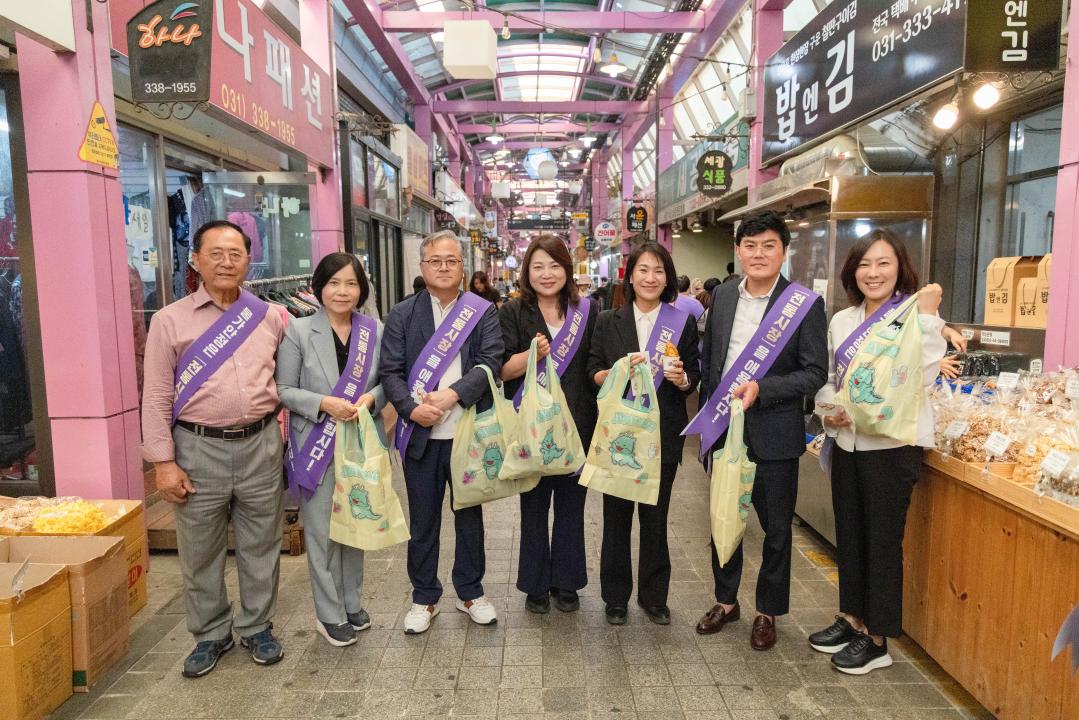 '추석맞이 전통시장 장보기' 게시글의 사진(27) '20260921 추석명절 맞이 전통시장 장보기 및 위문물품 전달 (10).jpg'