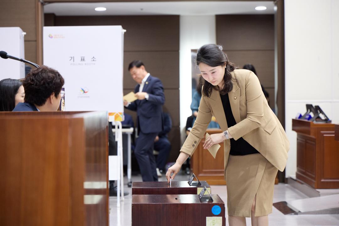 '제304회 임시회 제1차 본회의' 게시글의 사진(58) '20260701 제304회 임시회 제1차 본회의-080.jpg'