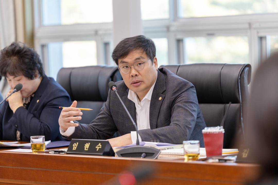 '상임위위원회별 제1차 회의 ( 제297회 임시회 )' 게시글의 사진(21) '20251218 제298회 임시회 상임위원회 회의 (41).jpg'