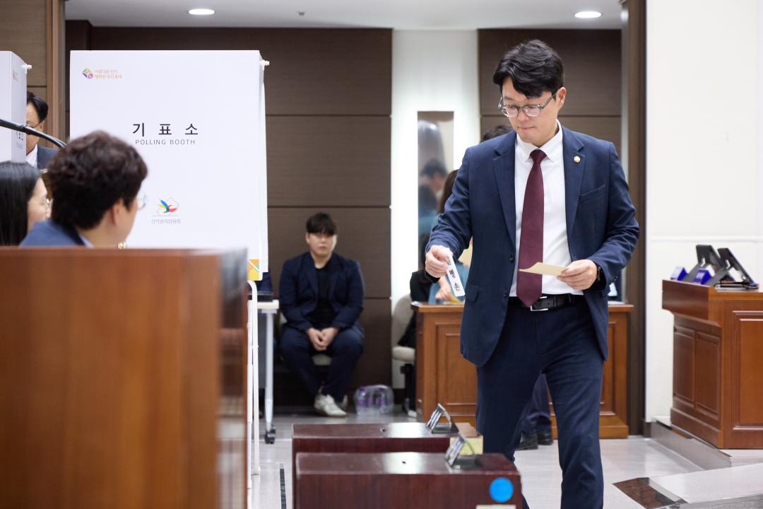 '제304회 임시회 제1차 본회의' 게시글의 사진(35) '20260701 제304회 임시회 제1차 본회의-029.jpg'