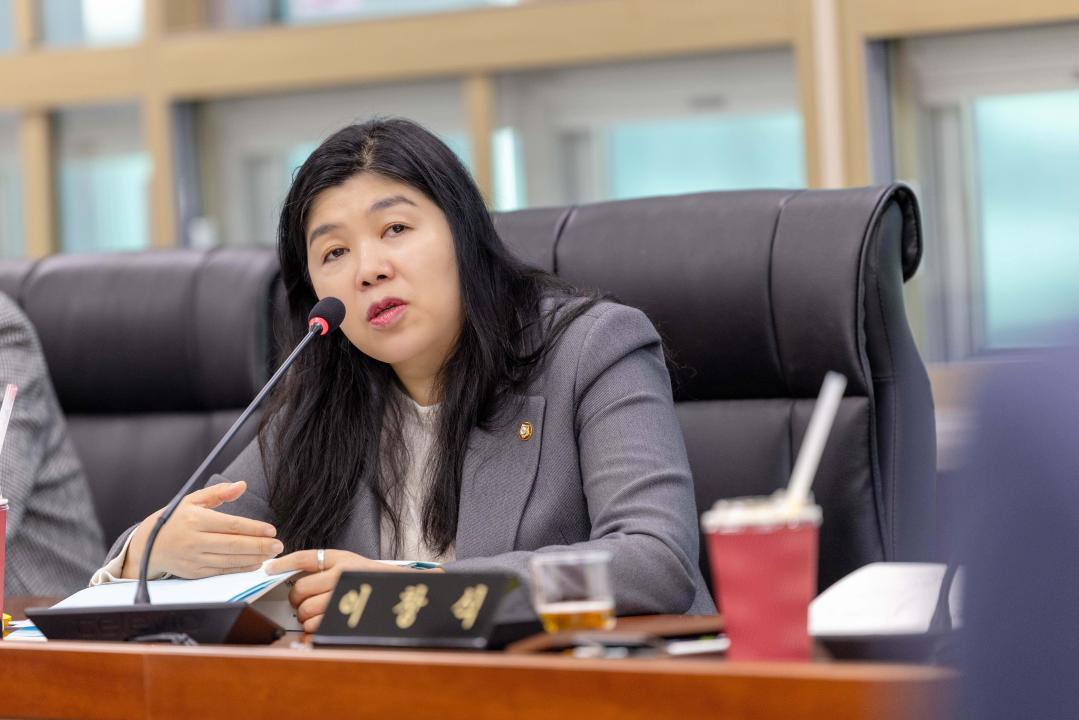 '상임위위원회별 제2차 회의( 제302회 임시회 )' 게시글의 사진(50) '20260408 제302회 임시회 상임위원회 회의 (8).jpg'