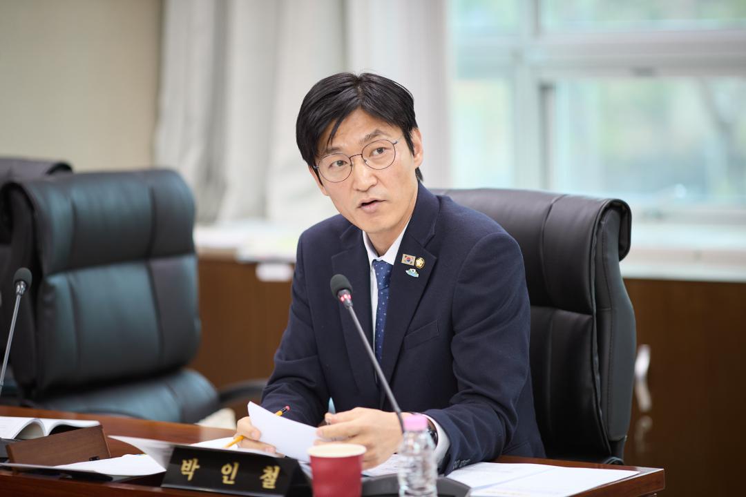 '행정사무감사 8일차 (제297회 제2차 정례회)' 게시글의 사진(27) '20251124 행정사무감사 8일차 (제297회 제2차 정례회)-043.jpg'