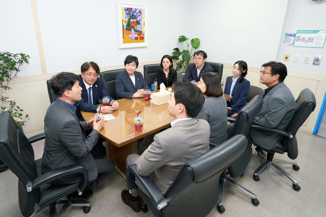'추석맞이 사회복지시설 물품전달(수지구)' 게시글의 사진(4) '20260921 추석 명절 맞이 전통시장 장보기 및 위문물품 전달 (수지) N_21.jpg'