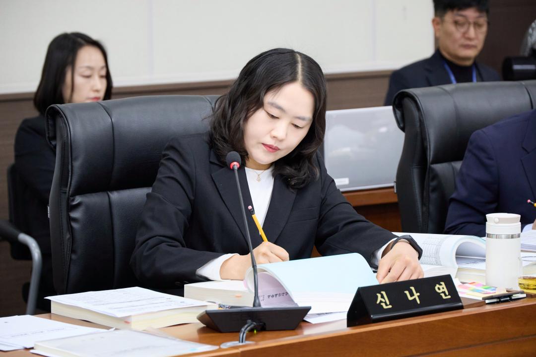 '상임위원회별 제2차 회의(제297회 제2차 정례회)' 게시글의 사진(17) '20251202 상임위위원회별 제2차 회의(제297회 제2차 정례회)-030.jpg'