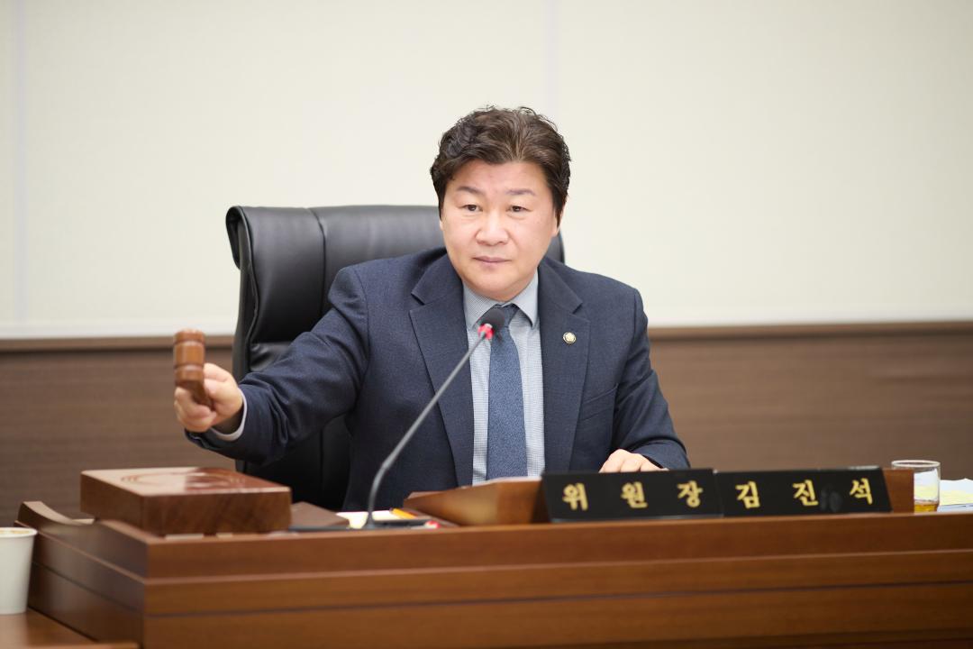 '상임위위원회별 제1차 회의 ( 제300회 임시회 )' 게시글의 사진(7) '20260210 상임위원회별 제1차 회의(제300회 임시회)-16.jpg'