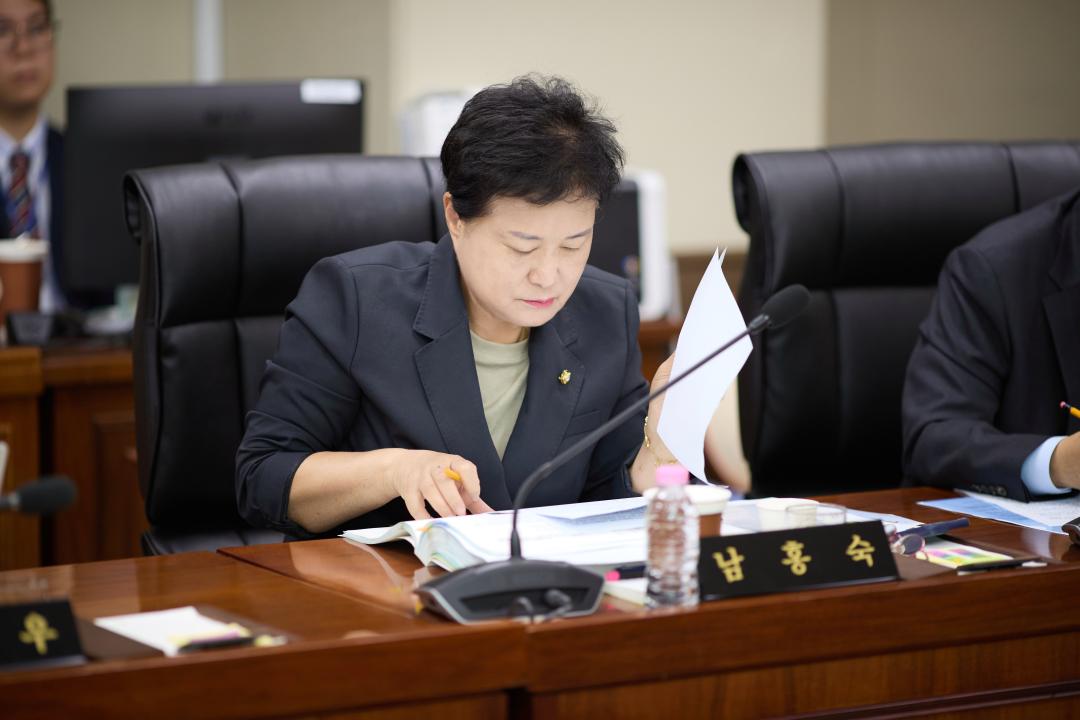 '상임위원회별 제4차 회의 (제295회 임시회)' 게시글의 사진(37) '20250915 상임위원회별 제4차 회의(제295회 임시회)-50.jpg'