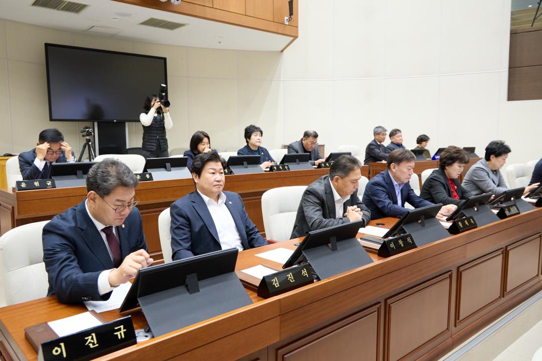 '제297회 제2차 정례회 제2차 본회의' 게시글의 사진(8) '20251114 제297회 제2차 정례회 제2차 본회의-16.jpg'