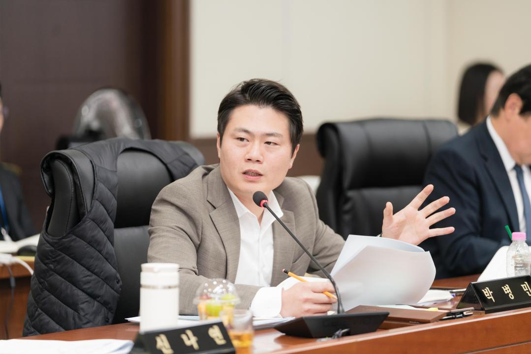 '행정사무감사 5일차 (제297회 제2차 정례회)' 게시글의 사진(17) '20251121 행정사무감사 5일차 (제297회 제2차 정례회) N_-115.JPG'