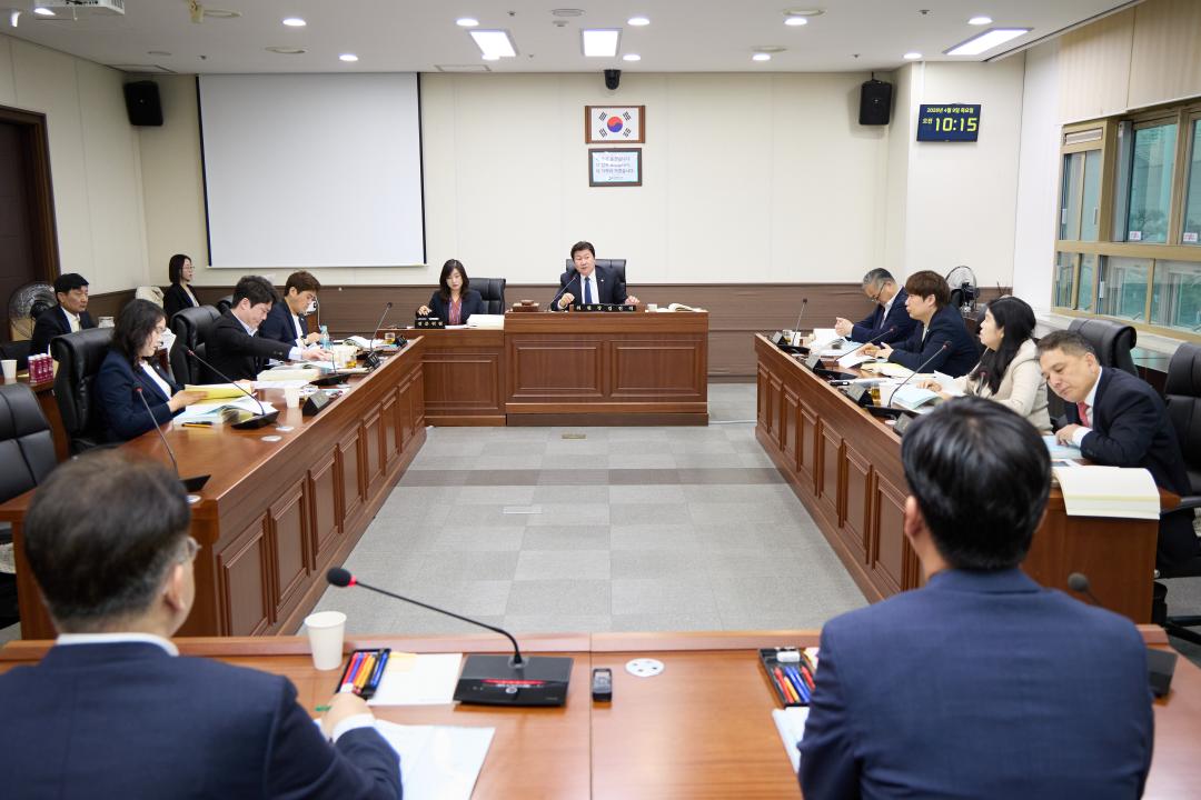 '상임위위원회별 제3차 회의( 제302회 임시회)' 게시글의 사진(1) '20260409 상임위위원회별 제3차 회의(제302회 임시회)-27.jpg'