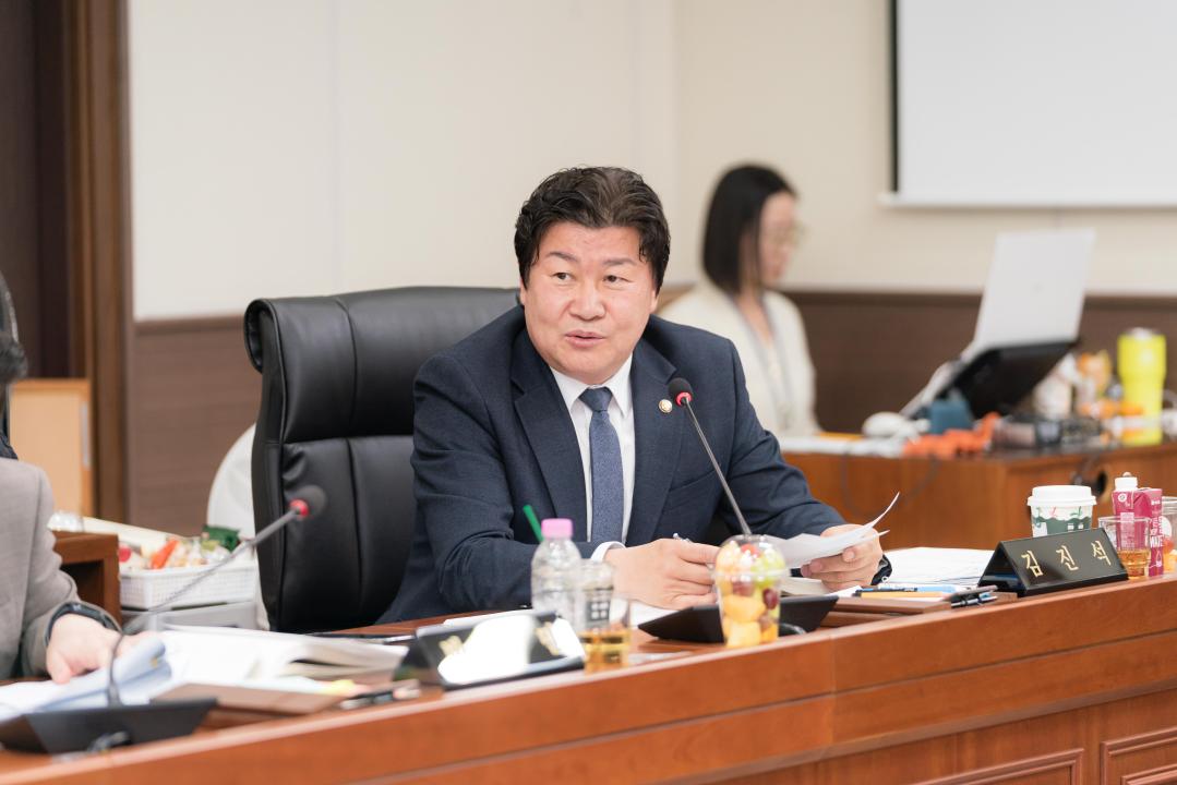 '행정사무감사 5일차 (제297회 제2차 정례회)' 게시글의 사진(9) '20251121 행정사무감사 5일차 (제297회 제2차 정례회) N_-130.JPG'