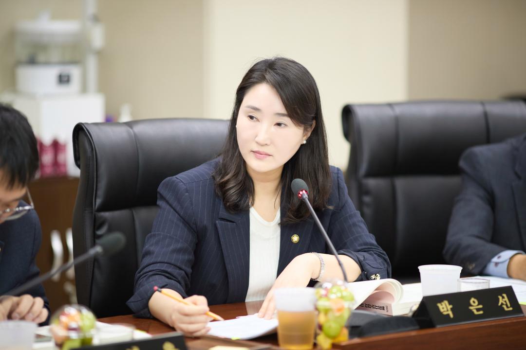 '행정사무감사 8일차 (제297회 제2차 정례회)' 게시글의 사진(98) '20251124 행정사무감사 8일차 (제297회 제2차 정례회)-075.jpg'