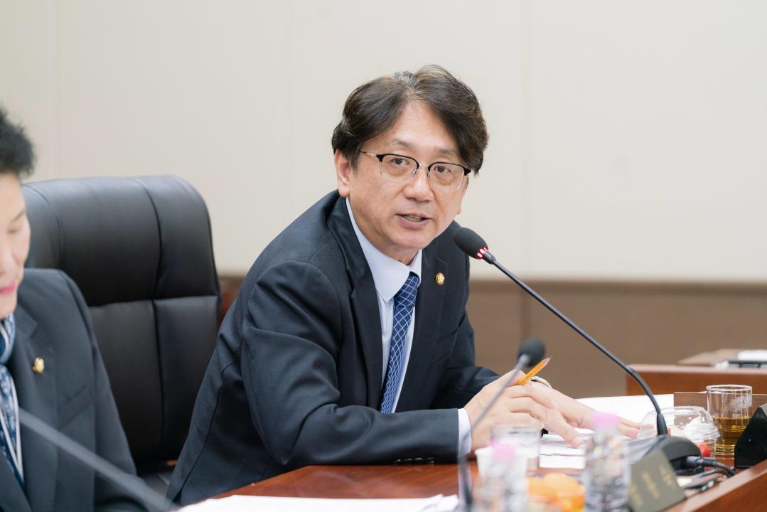 '상임위위원회별 제1차 회의(제296회 임시회)' 게시글의 사진(92) '20251023 상임위원회별 제1차 회의 (제296회 임시회) (1) N_-43.JPG'