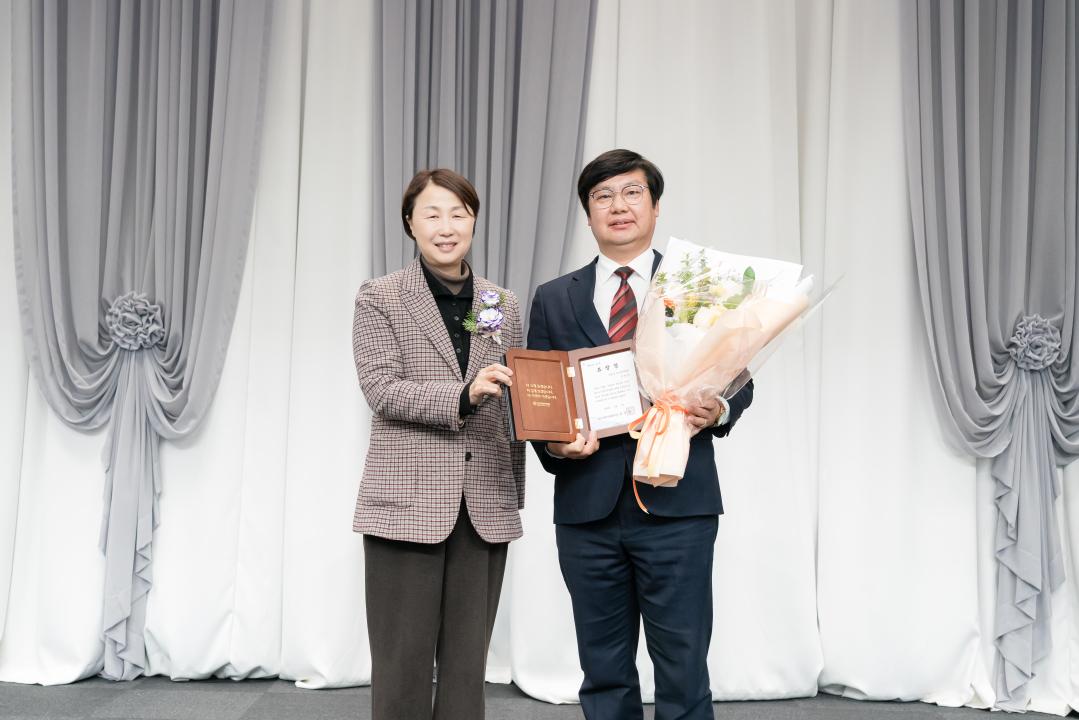 '제18ㆍ19대 용인시 주민자치연합회장 이취임식' 게시글의 사진(28) '20260123 제18ㆍ19대 용인시 주민자치연합회장 이취임식 N-35.JPG'