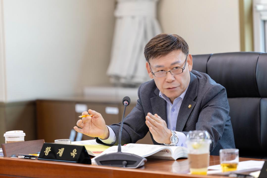 '상임위위원회별 제2차 회의( 제302회 임시회 )' 게시글의 사진(53) '20260408 제302회 임시회 상임위원회 회의 (14).jpg'
