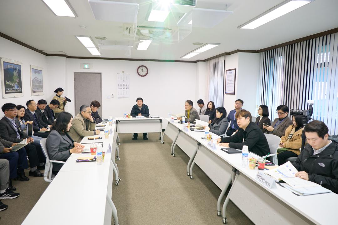 '용인특례시의회 자치행정위원회, 2025년 행정사무감사 대비 주요 사업 현지 확인' 게시글의 사진(4) '20251120 용인특례시의회 자치행정위원회, 2025년 행정사무감사 대비 주요 사업 현지 확인(3)용인도시공사.jpg'