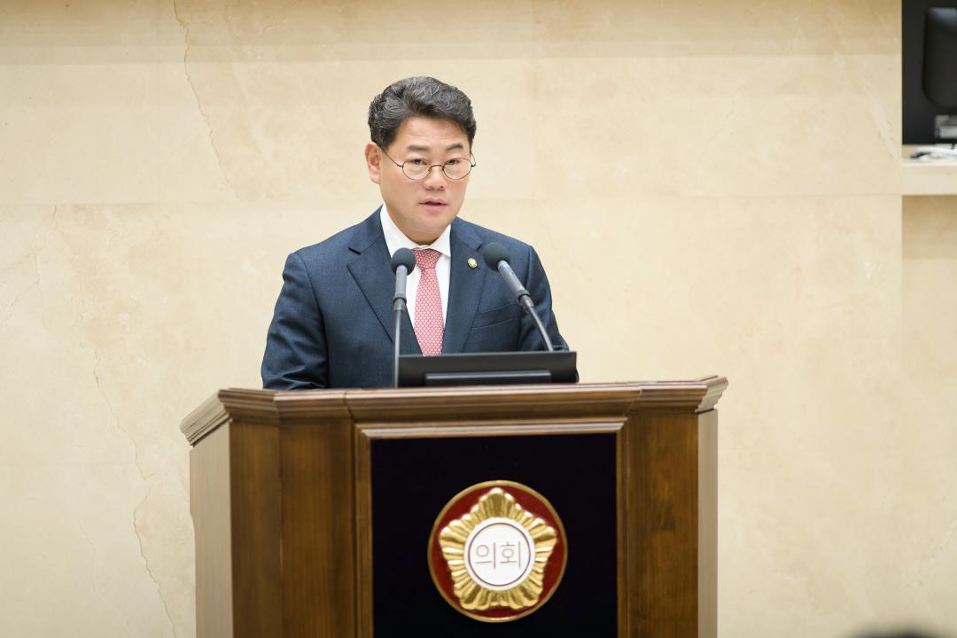 '용인특례시의회 이진규 의원, “상수도 보급률 99.5%의 함정…처인구 물 복지 사각지대부터 해소해야”(5분 자유발언)' 게시글의 사진(2) '사진1. 용인특례시의회 이진규 의원이 6일 열린 제302회 임시회 제2차 본회의에서 5분 자유발언을 하고 있다..jpg'