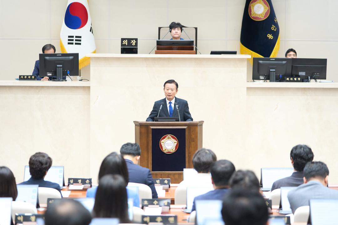 '용인특례시의회 김종억 의원, "반도체 국가산단 성공, 협치와 상생이 해법"(5분 자유발언)' 게시글의 사진(4) '사진3. 용인특례시의회 김종억 의원이 2일 열린 제306회 제1차 정례회 제1차 본회에서 5분 자유발언을 하고 있다..jpg'