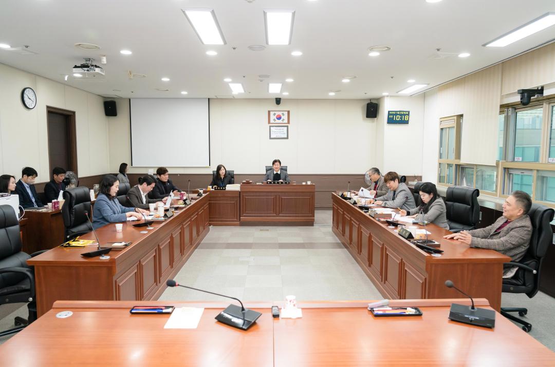 '용인특례시의회 자치행정위원회, 2025년도 행정사무감사 마무리하며 강평 실시' 게시글의 사진(2) '20251125 2025년 행정사무감사 9일차(1)자치행정위원회.jpg'