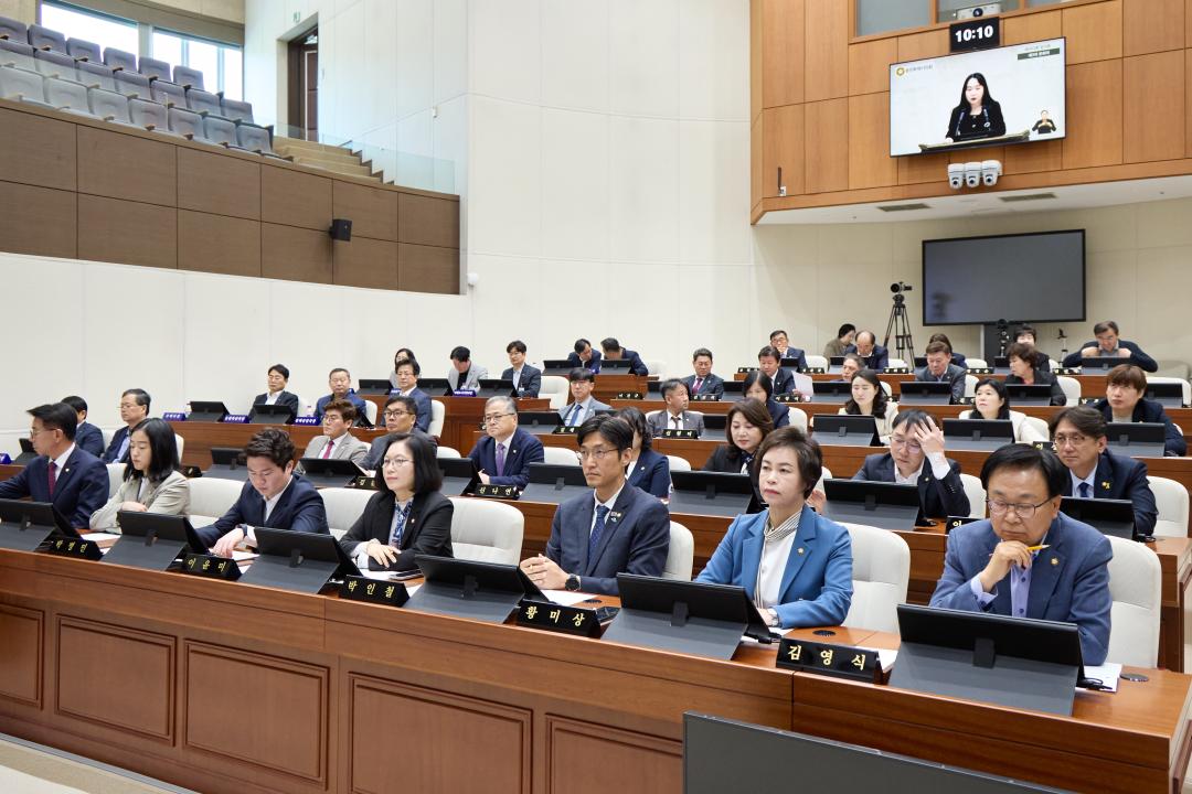 '용인특례시의회, 제302회 임시회 폐회' 게시글의 사진(3) '20260415 용인특례시의회, 제302회 임시회 폐회(2).jpg'