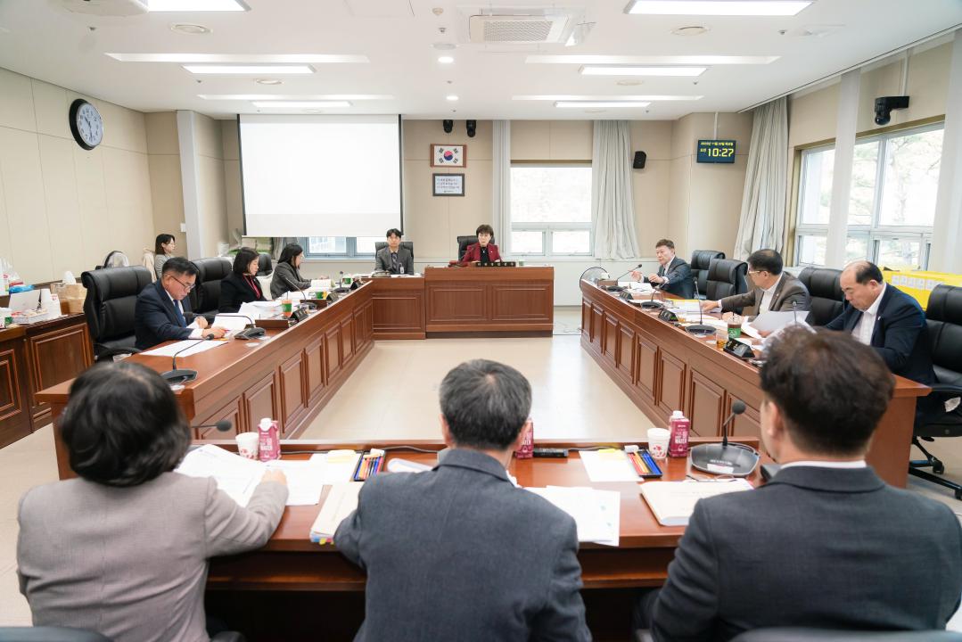 '용인특례시의회 문화복지위원회, 행정사무감사 4일차(시 산하기관)' 게시글의 사진(2) '사진1. 용인특례시의회 문화복지위원회(위원장 김상수)는 20일 위원회 소관 시 산하 기관을 대상으로 2025년도 제2차 정례회 행정사무감사 4일 차 감사를 진행했다..jpeg'