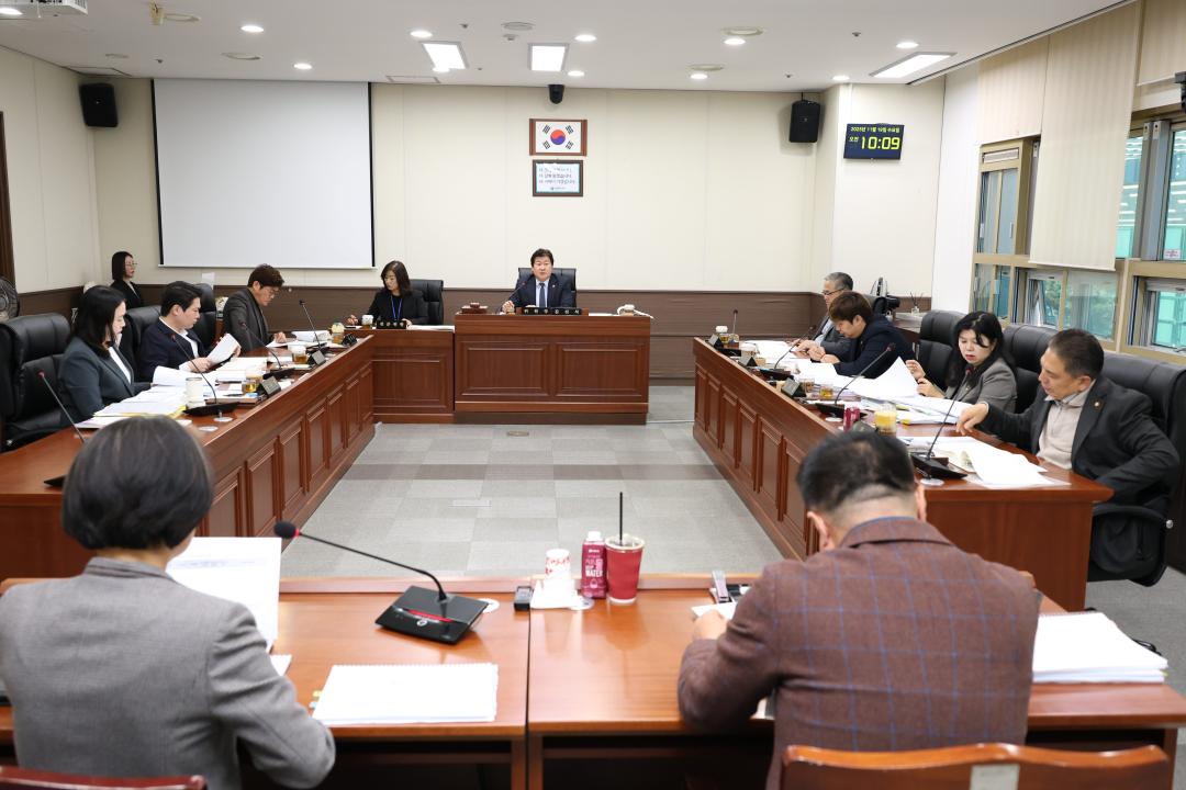 '용인특례시의회 자치행정위원회, 행정사무감사 3일차-재무국' 게시글의 사진(2) '20251119 2025년 행정사무감사 3일차(1)자치행정위원회.jpg'