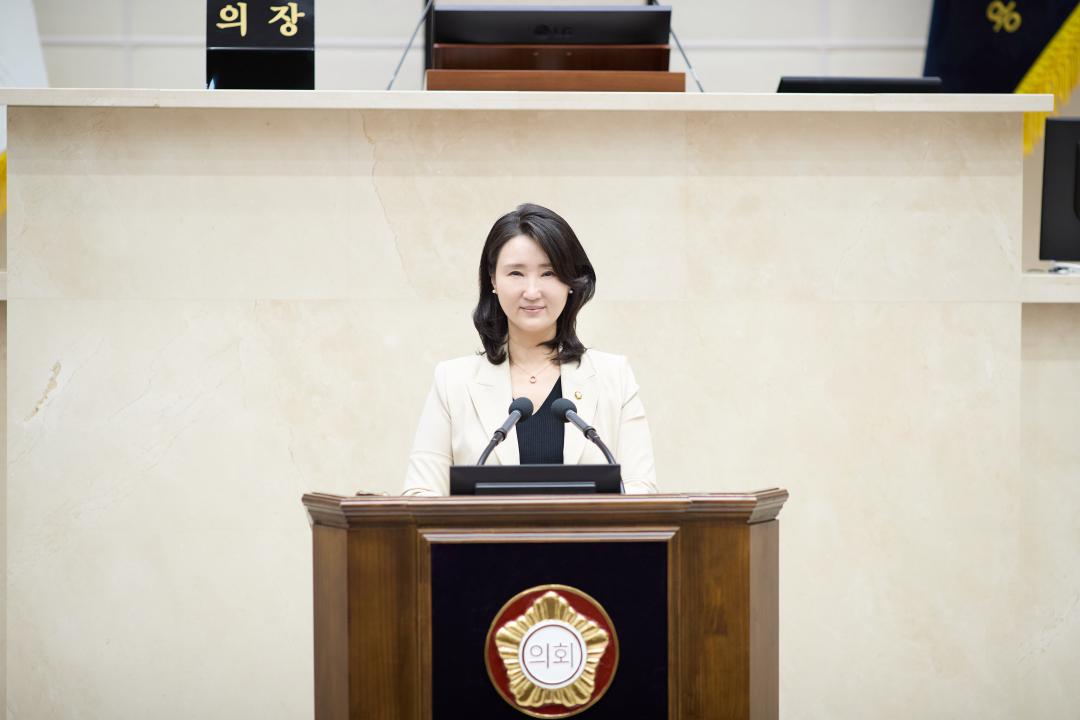 '용인특례시의회 박은선 의원, “폭염·먼지 견디는 공원관리원… 샤워시설 도입 촉구”(5분 자유발언)' 게시글의 사진(3) '사진2. 용인특례시의회 박은선 의원이 2일 열린 제306회 제1차 정례회 1차 본회의에서 5분 자유발언을 하고 있다 (2).jpg'