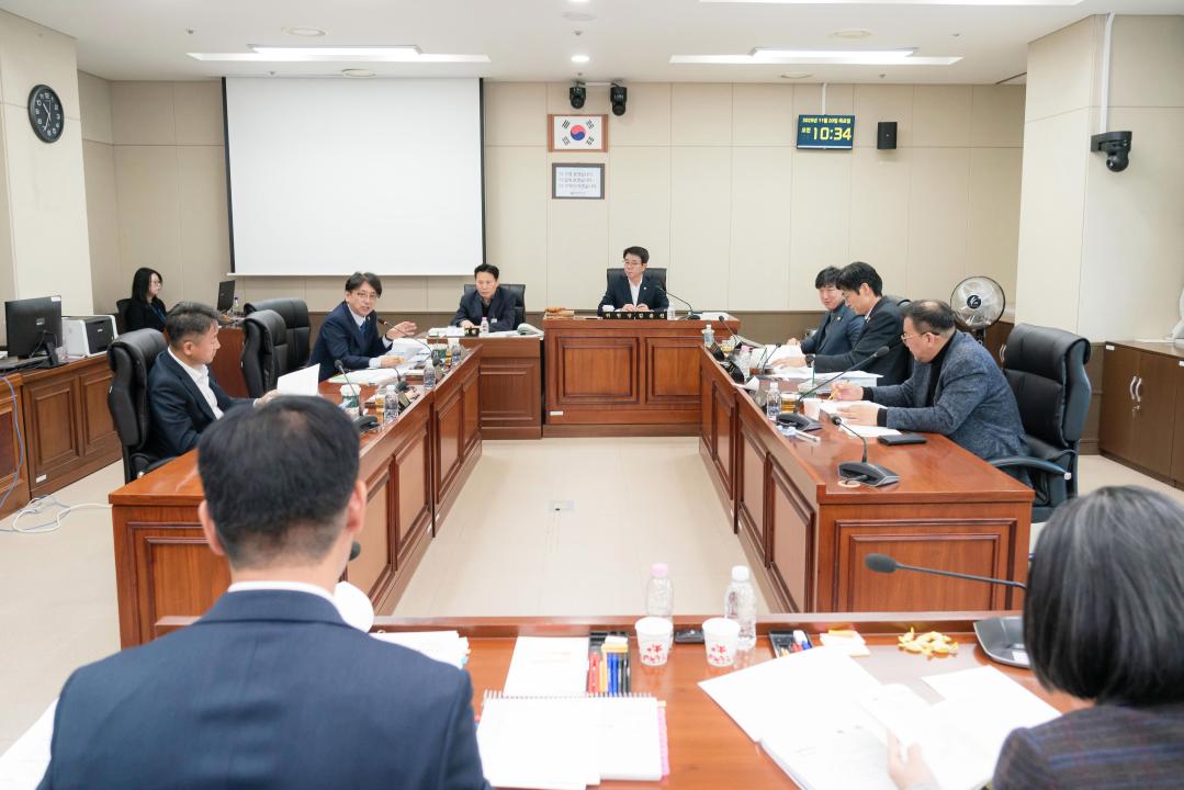 '용인특례시의회 도시건설위원회, 행정사무감사 4일차-교통정책국,건설국' 게시글의 사진(2) '20251120 2025년 행정사무감사 4일차(3)도시건설위원회.jpg'