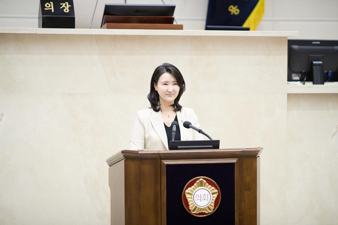 '용인특례시의회 박은선 의원, “폭염·먼지 견디는 공원관리원… 샤워시설 도입 촉구”(5분 자유발언)' 게시글의 사진(2) '사진1. 용인특례시의회 박은선 의원이 2일 열린 제306회 제1차 정례회 1차 본회의에서 5분 자유발언을 하고 있다 (1).jpg'
