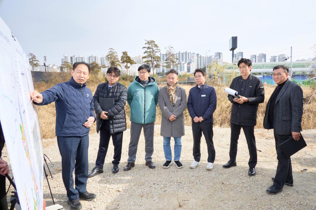 '용인특례시의회 도시건설위원회, 2025년 행정사무감사 대비 주요 사업 현지 확인' 게시글의 사진(3) '20251117 용인특례시의회 도시건설위원회, 행정사무감사 현지 확인(2)플랫폼시티.jpg'