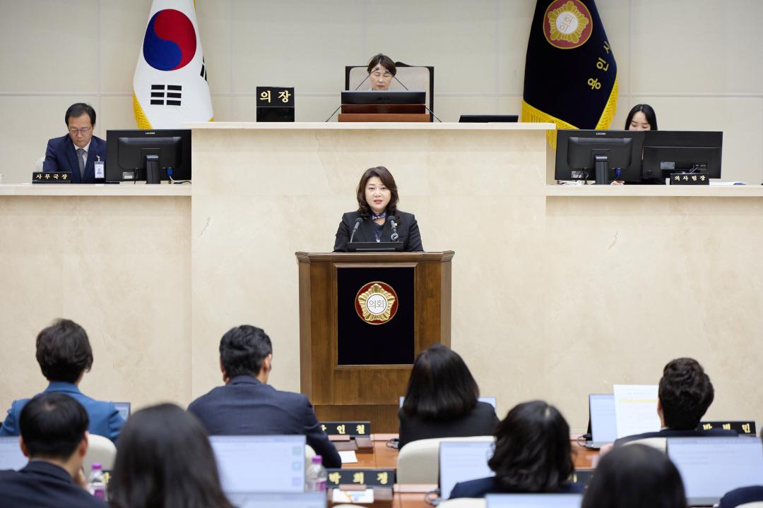 '용인특례시의회 박희정 의원, “지곡초 앞 콘크리트 혼화제 연구소, 행정 허가 과정 전면 재점검해야”(5분 자유발언)' 게시글의 사진(3) '사진2. 용인특례시의회 박희정 의원이 15일 열린 제302회 임시회 제3차 본회의에서 5분 자유발언을 하고 있다..jpg'