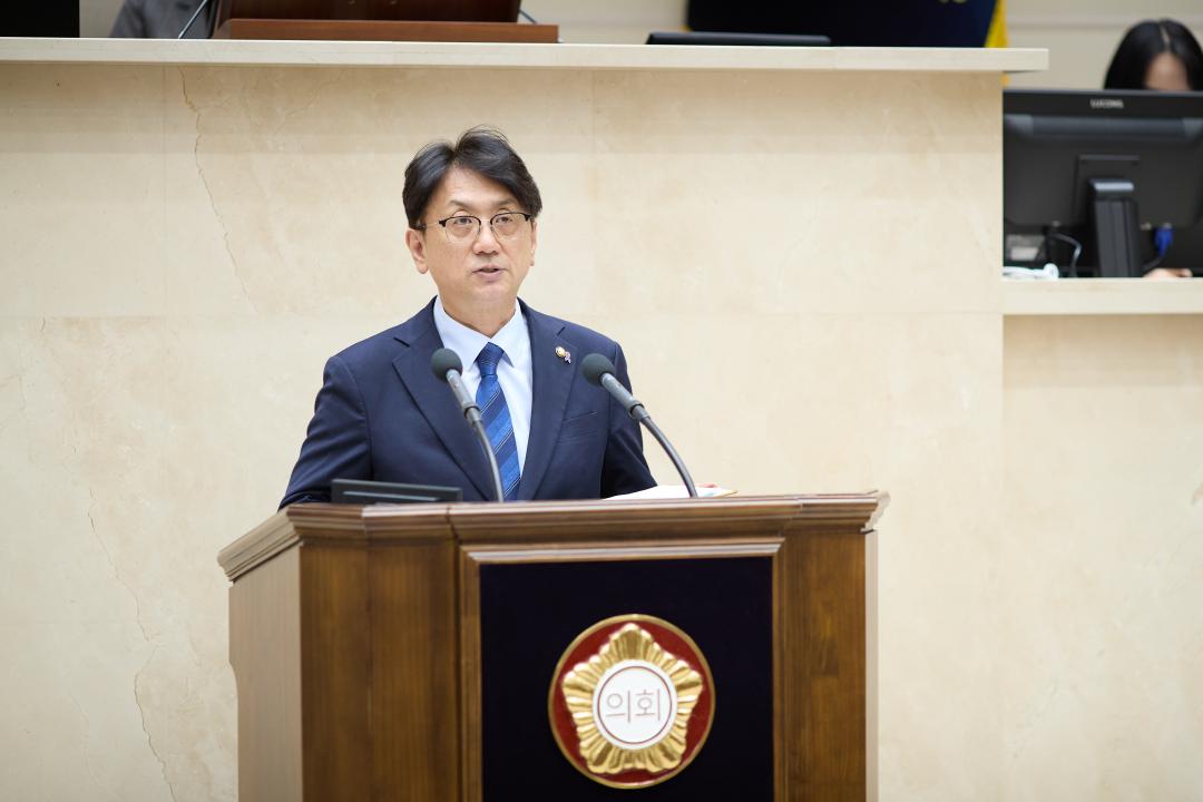 '용인특례시의회 이교우 의원, 용인경전철 부당해고 노동자 즉각 복직 촉구(5분 자유발언)' 게시글의 사진(2) '20251216 제298회 임시회 제1차 본회의-5분 자유발언(3)이교우 의원(1).jpg'