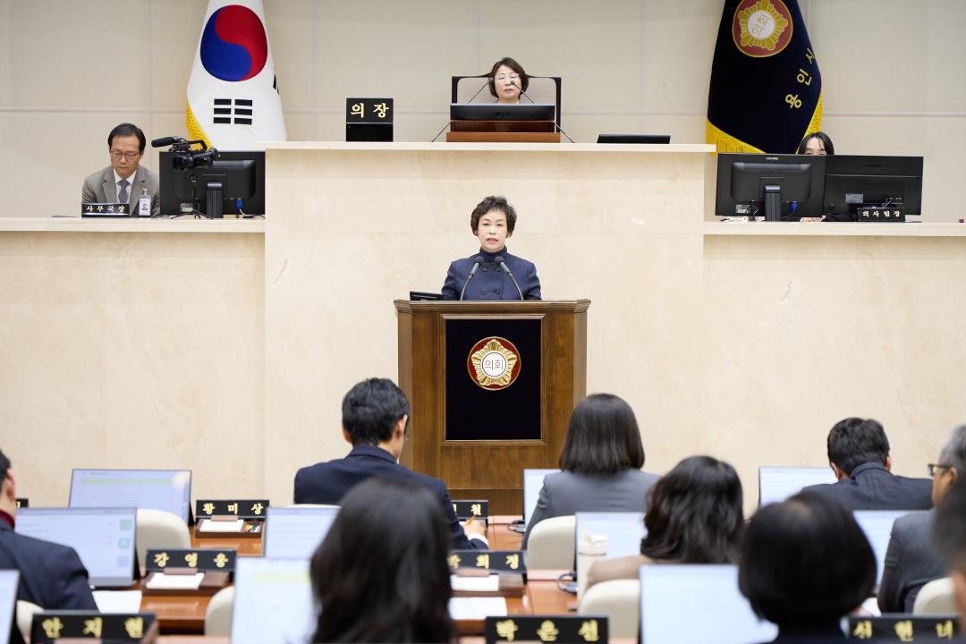 '용인특례시의회 황미상 의원, "무명의병 보존 기본계획 수립·예산 편성"과 "처인구 버스 전면 재정비" 촉구(5분 자유발언)' 게시글의 사진(3) '사진2. 황미상 의원이 26일 열린 제297회 2차 정례회 3차 본회의에서 5분 자유발언을 하고 있다..jpg'