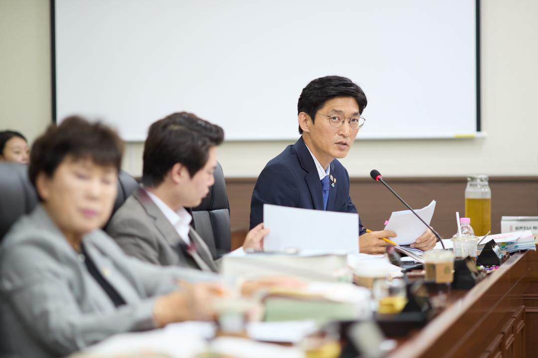 '제3차 예산결산특별위원회(제293차 제1회 정례회)' 게시글의 사진(13) '20250626 제3차 예산결산특별위원회(제293차 제1회 정례회)-37.jpg'