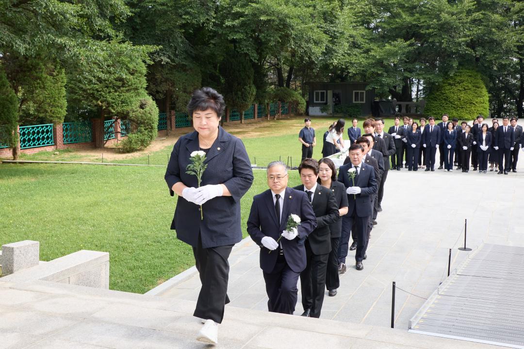 '현충탑 참배' 게시글의 사진(19) '20260702 현충탑 참배-025.jpg'