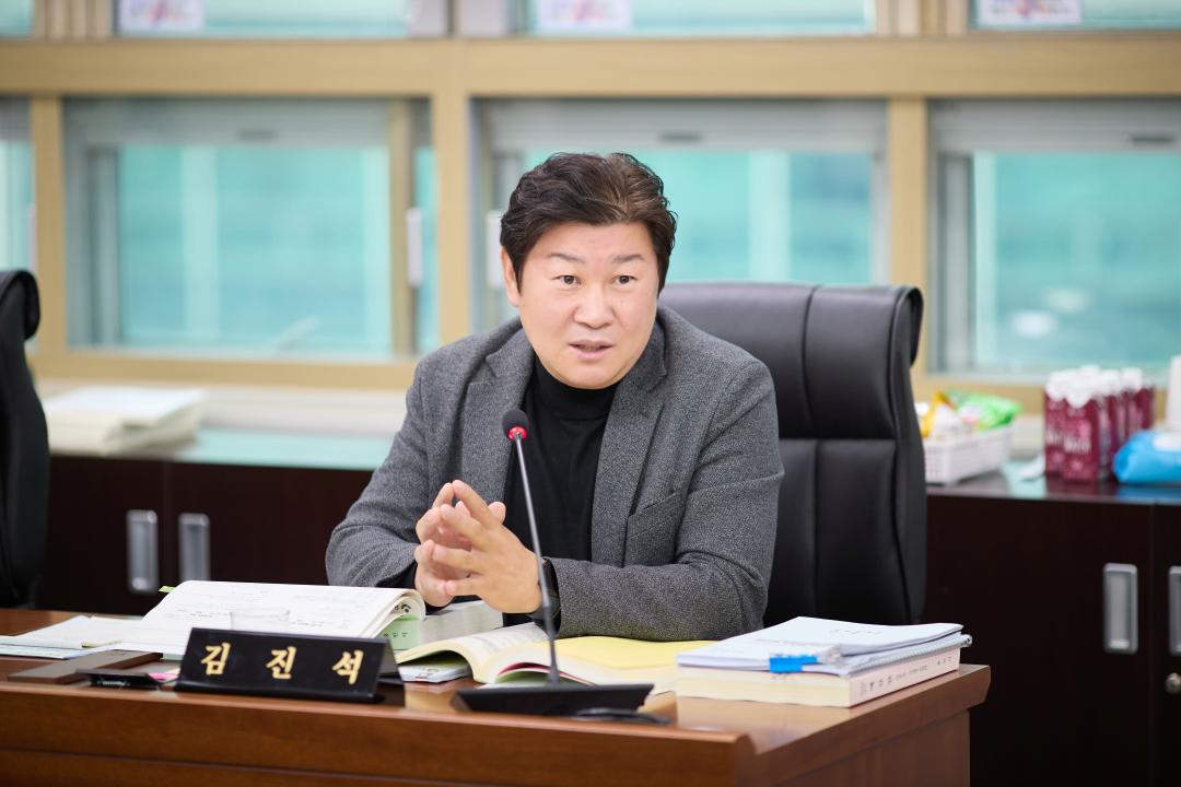 '제3차 예산결산특별위원회(제297회 제2차 정례회)' 게시글의 사진(33) '20251211 제3차 예산결산특별위원회(제297회 제2차 정례회)-83.jpg'