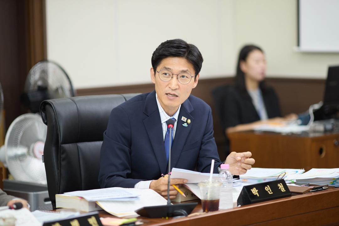 '제3차 예산결산특별위원회(제293차 제1회 정례회)' 게시글의 사진(11) '20250626 제3차 예산결산특별위원회(제293차 제1회 정례회)-34.jpg'