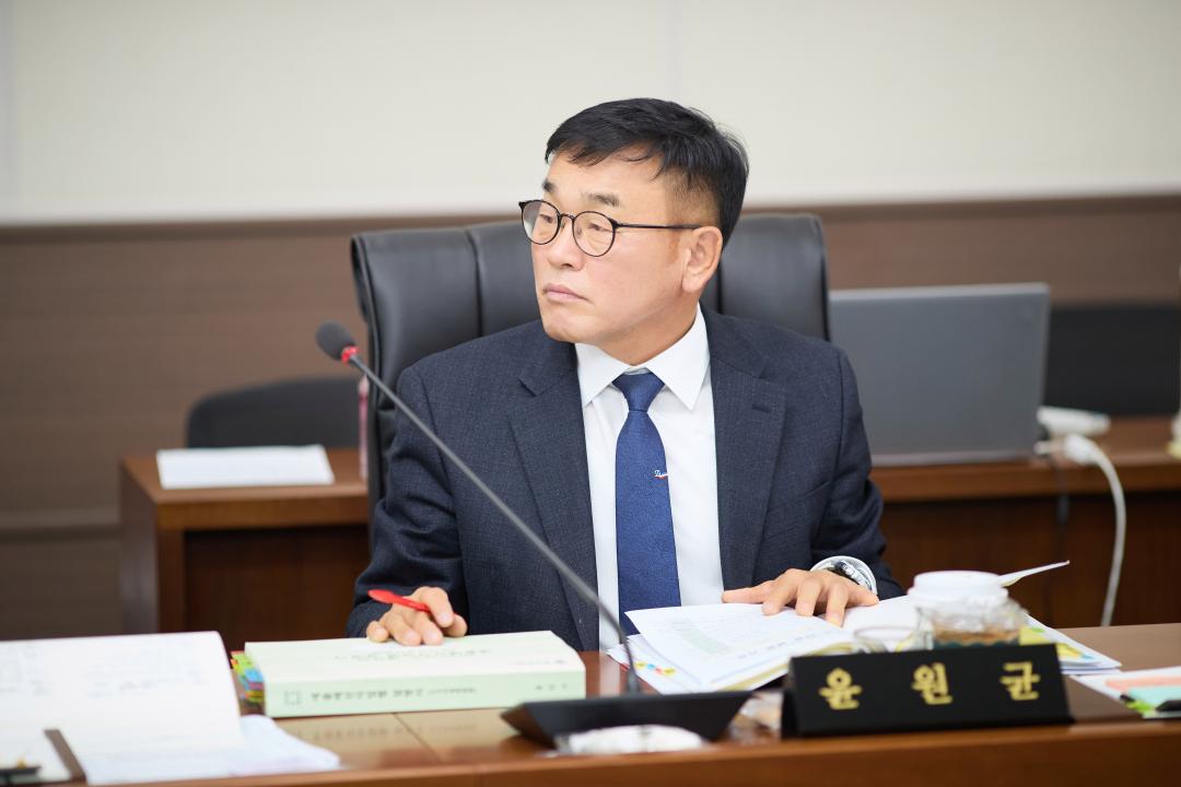 '제3차 예산결산특별위원회(제297회 제2차 정례회)' 게시글의 사진(10) '20251211 제3차 예산결산특별위원회(제297회 제2차 정례회)-31.jpg'