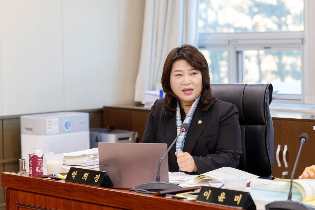 상임위위원회별 제4차 회의(제297회 제2차 정례회) 사진입니다