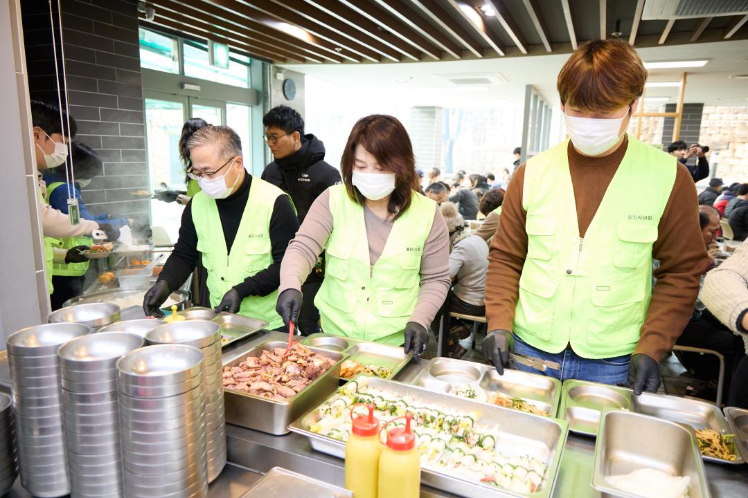 '용인특례시의회 연말 배식 봉사-기흥구' 게시글의 사진(21) '20251229 기흥장애인복지관 배식봉사-27.jpg'