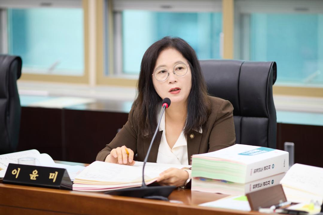 '제3차 예산결산특별위원회(제293차 제1회 정례회)' 게시글의 사진(32) '20250626 제3차 예산결산특별위원회(제293차 제1회 정례회)-79.jpg'
