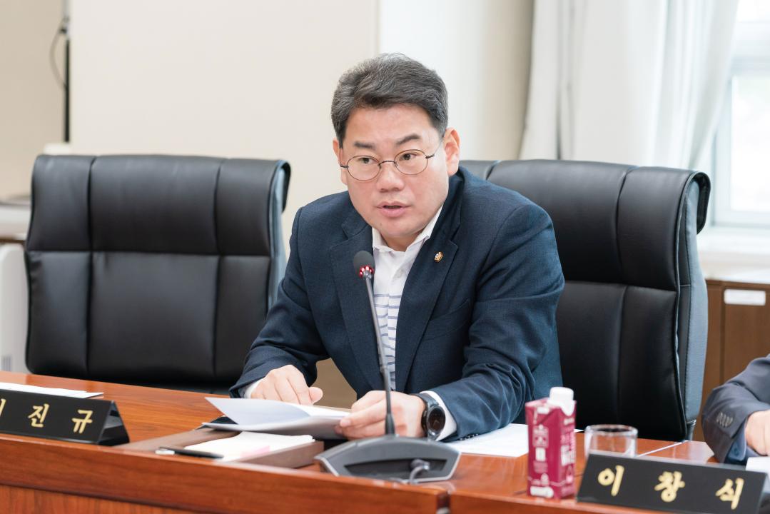 '제292회 임시회 운영위원회' 게시글의 사진(8) '20250410 제292회 임시회 운영위원회 N-7.jpg'