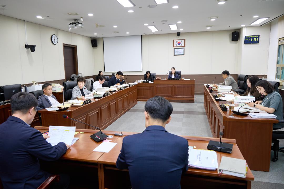 '제3차 예산결산특별위원회(제293차 제1회 정례회)' 게시글의 사진(22) '20250626 제3차 예산결산특별위원회(제293차 제1회 정례회)-53.jpg'
